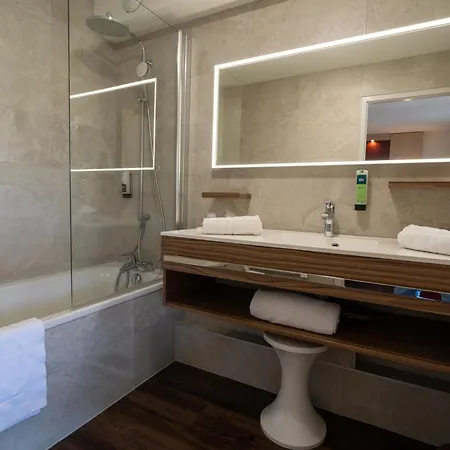 The Originals City, L'arc-en-ciel, Hotel