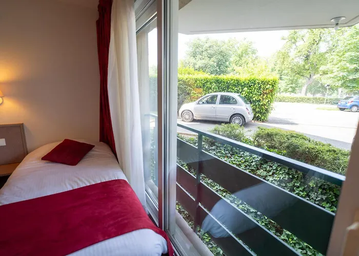 Hotel Logis Arc En Ciel 3*