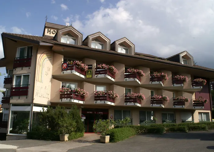Hotel Logis Arc En Ciel 3*