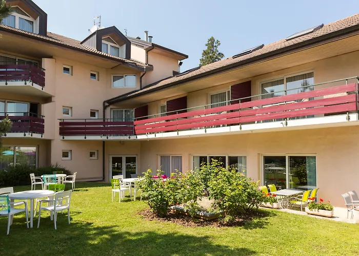 Hotel Logis Arc En Ciel 3*