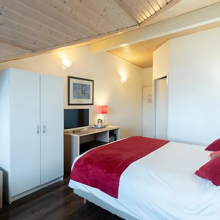 Hotel Logis Arc En Ciel 3*