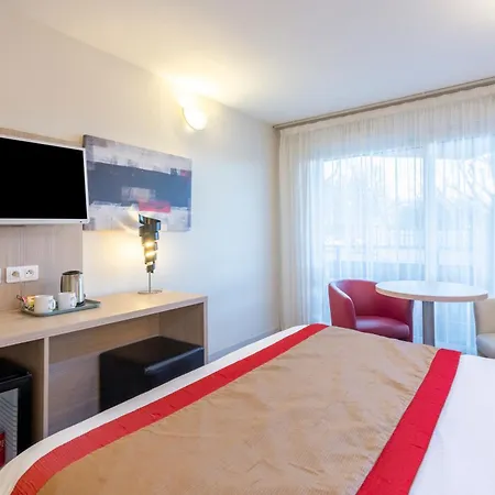 Hotel Logis Arc En Ciel 3*