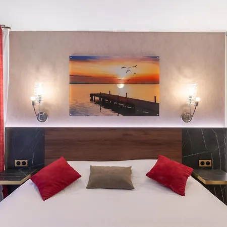 Hotel Logis Arc En Ciel 3*