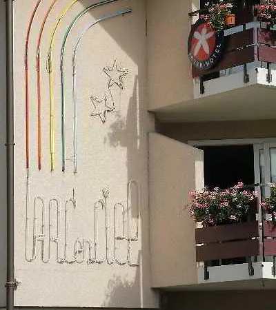 The Originals City, L'arc-en-ciel, Hotel