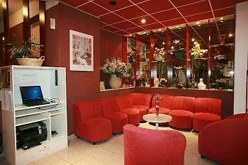 Hotel Logis Arc En Ciel 3*