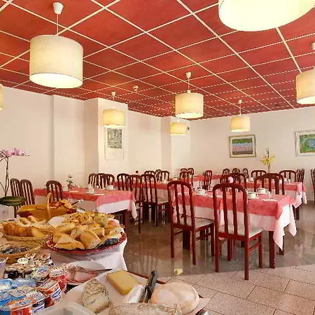 Logis Arc En Ciel 3* 托农莱班