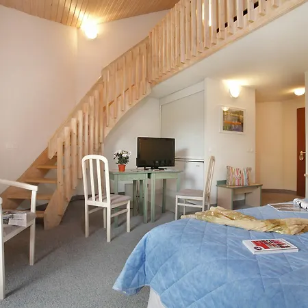 Logis Arc En Ciel 酒店 托农莱班