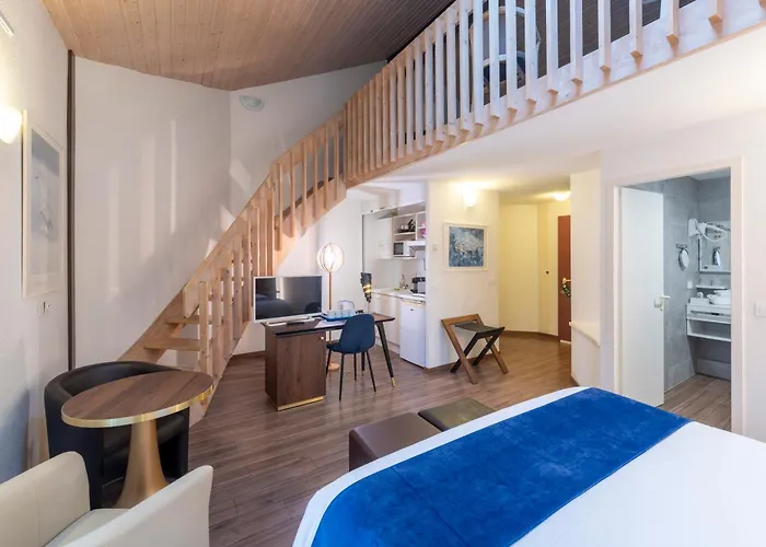 Logis Arc En Ciel Hotell