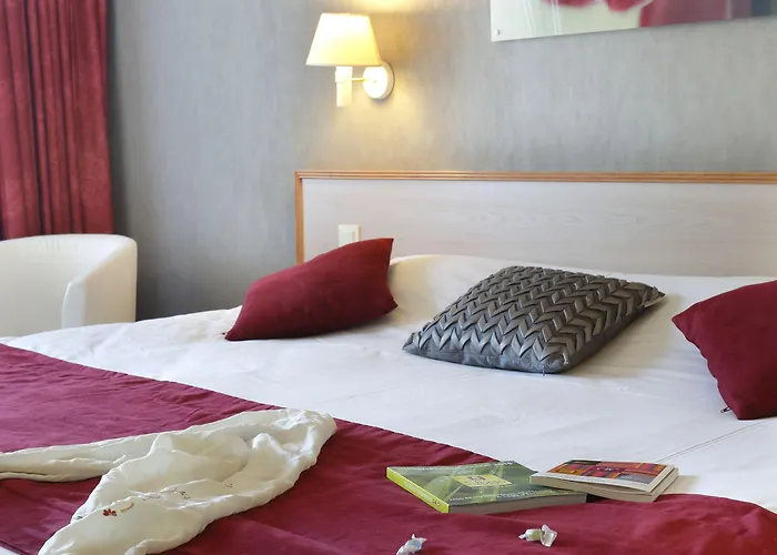 Hotel Logis Arc En Ciel 3*